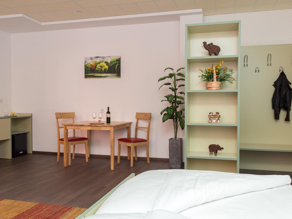 Winrooms "Hotel&Appartement" Βίνερ Νόιστατ Εξωτερικό φωτογραφία