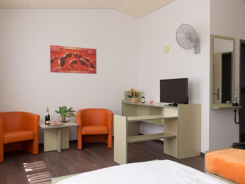 Winrooms "Hotel&Appartement" Βίνερ Νόιστατ Εξωτερικό φωτογραφία