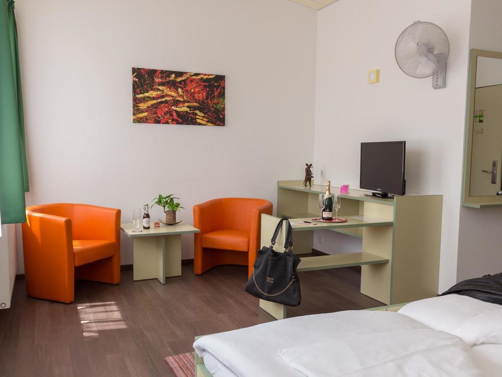 Winrooms "Hotel&Appartement" Βίνερ Νόιστατ Εξωτερικό φωτογραφία