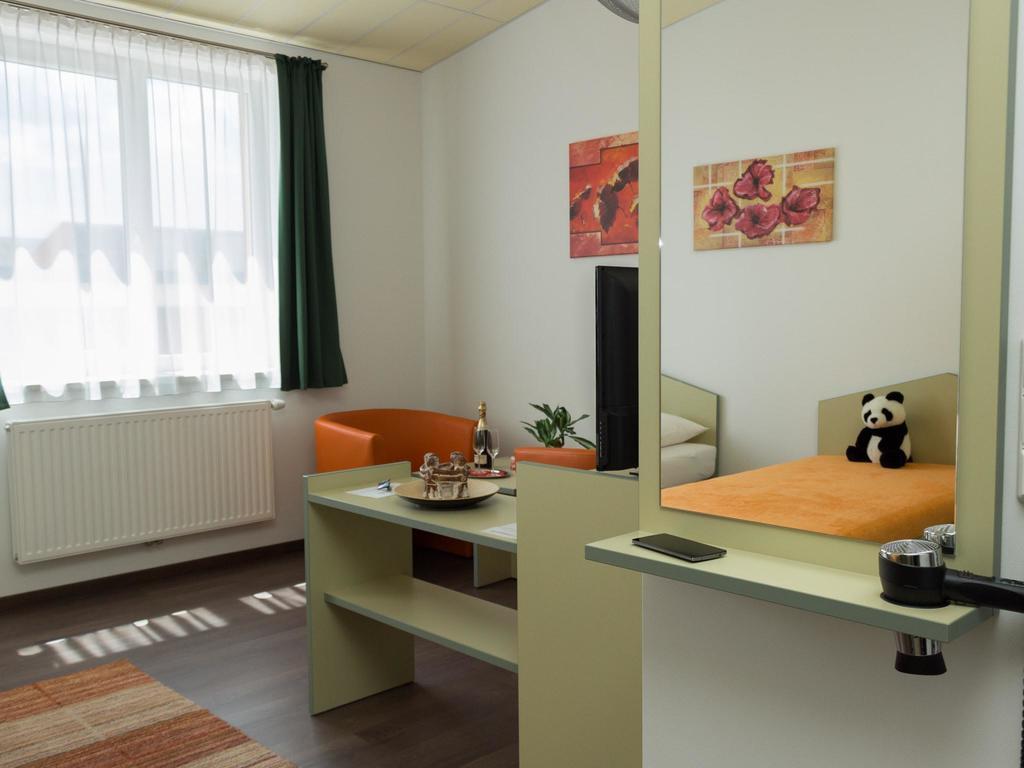 Winrooms "Hotel&Appartement" Βίνερ Νόιστατ Εξωτερικό φωτογραφία