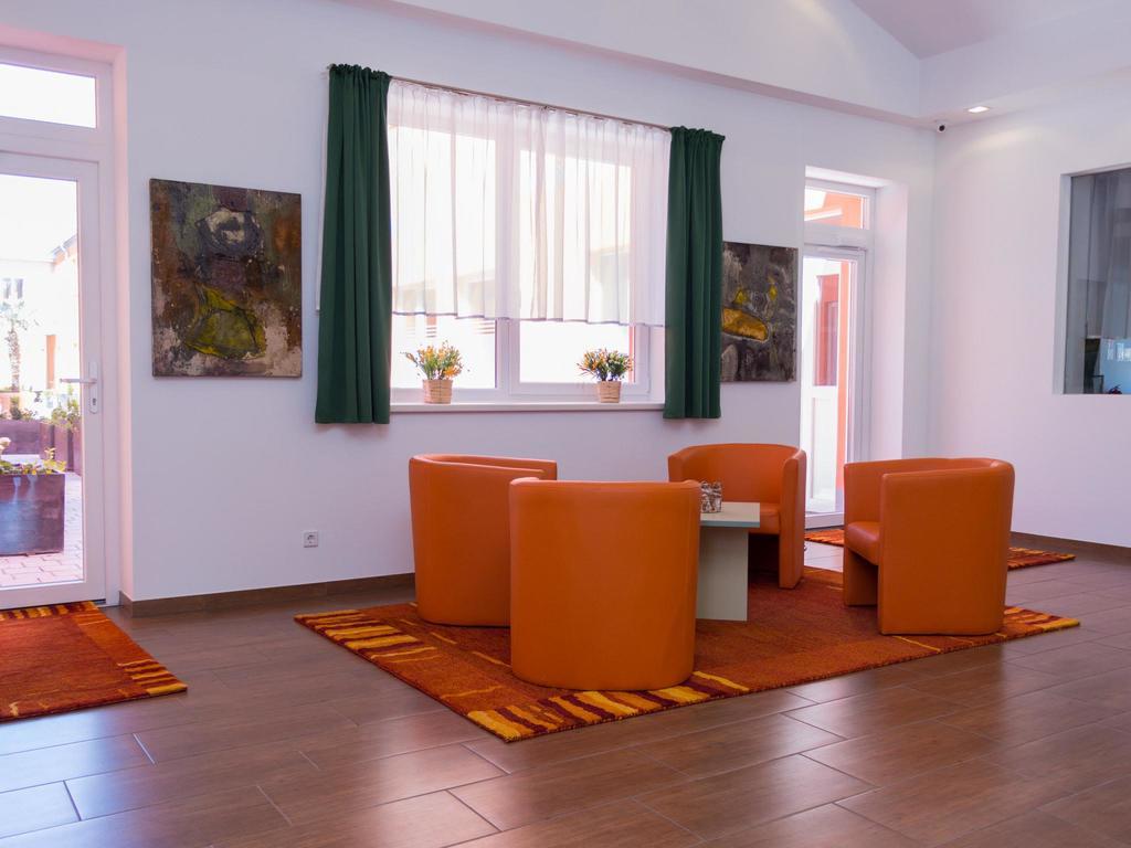 Winrooms "Hotel&Appartement" Βίνερ Νόιστατ Εξωτερικό φωτογραφία