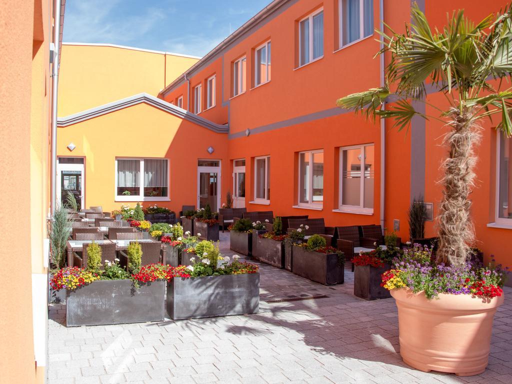 Winrooms "Hotel&Appartement" Βίνερ Νόιστατ Εξωτερικό φωτογραφία