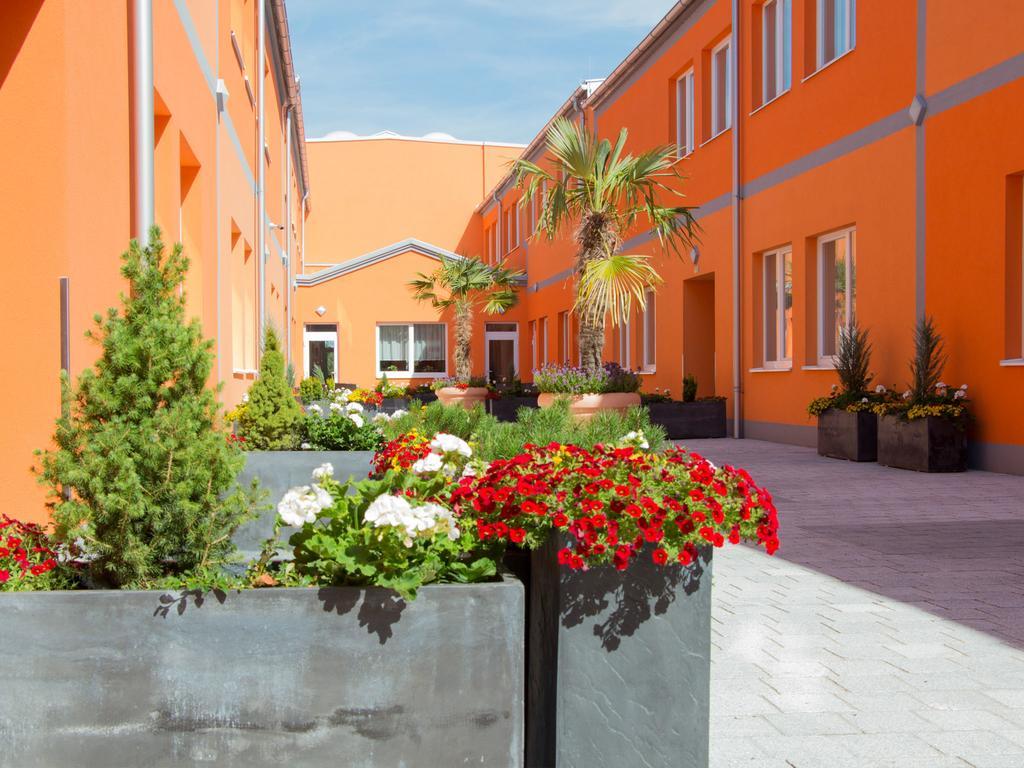 Winrooms "Hotel&Appartement" Βίνερ Νόιστατ Εξωτερικό φωτογραφία